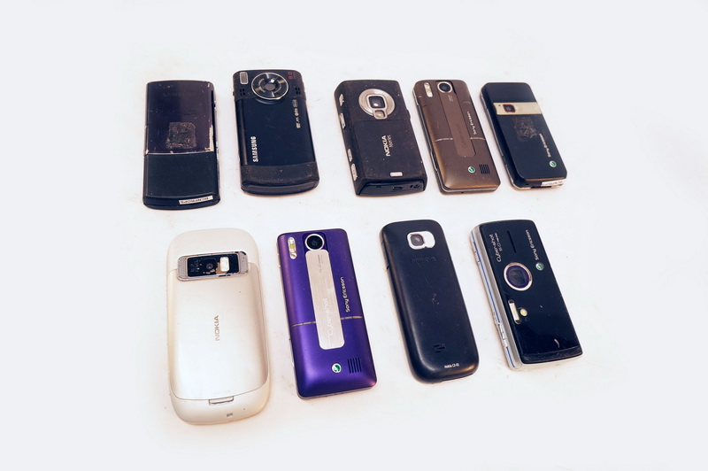 telefono movil deteriorado replica plastico varios modelos